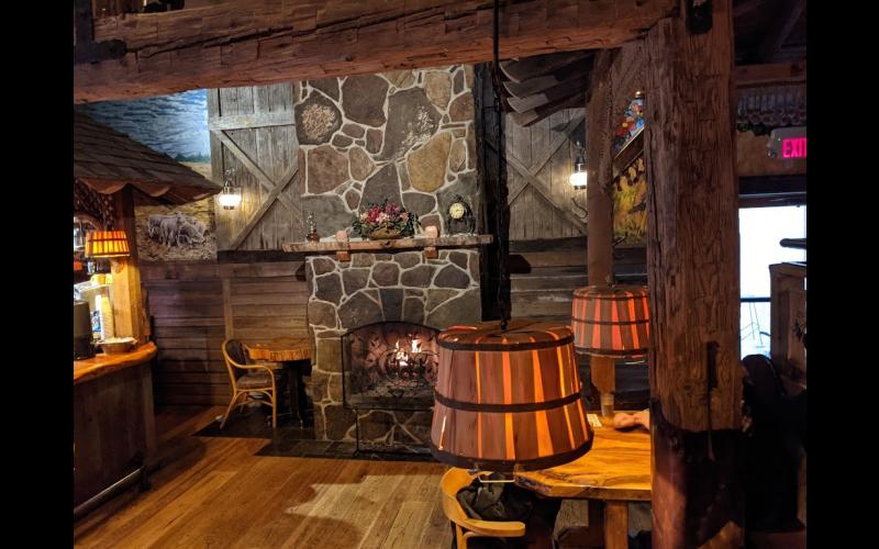 Basket lamps illuminate the tables